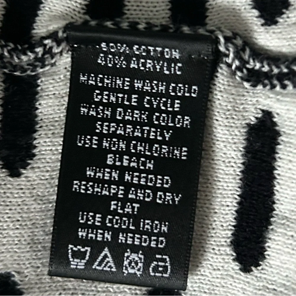 August Moon Geometric Print Sweater - Picture 7 of 8